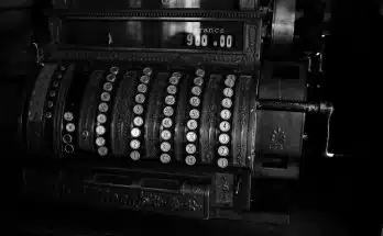 a black and white photo of an old typewriter