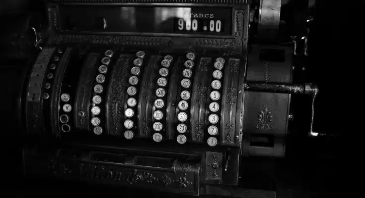 a black and white photo of an old typewriter